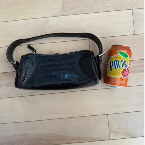 Glossy black croc-embossed patent pleather barrel bag - Picture 3 of 8